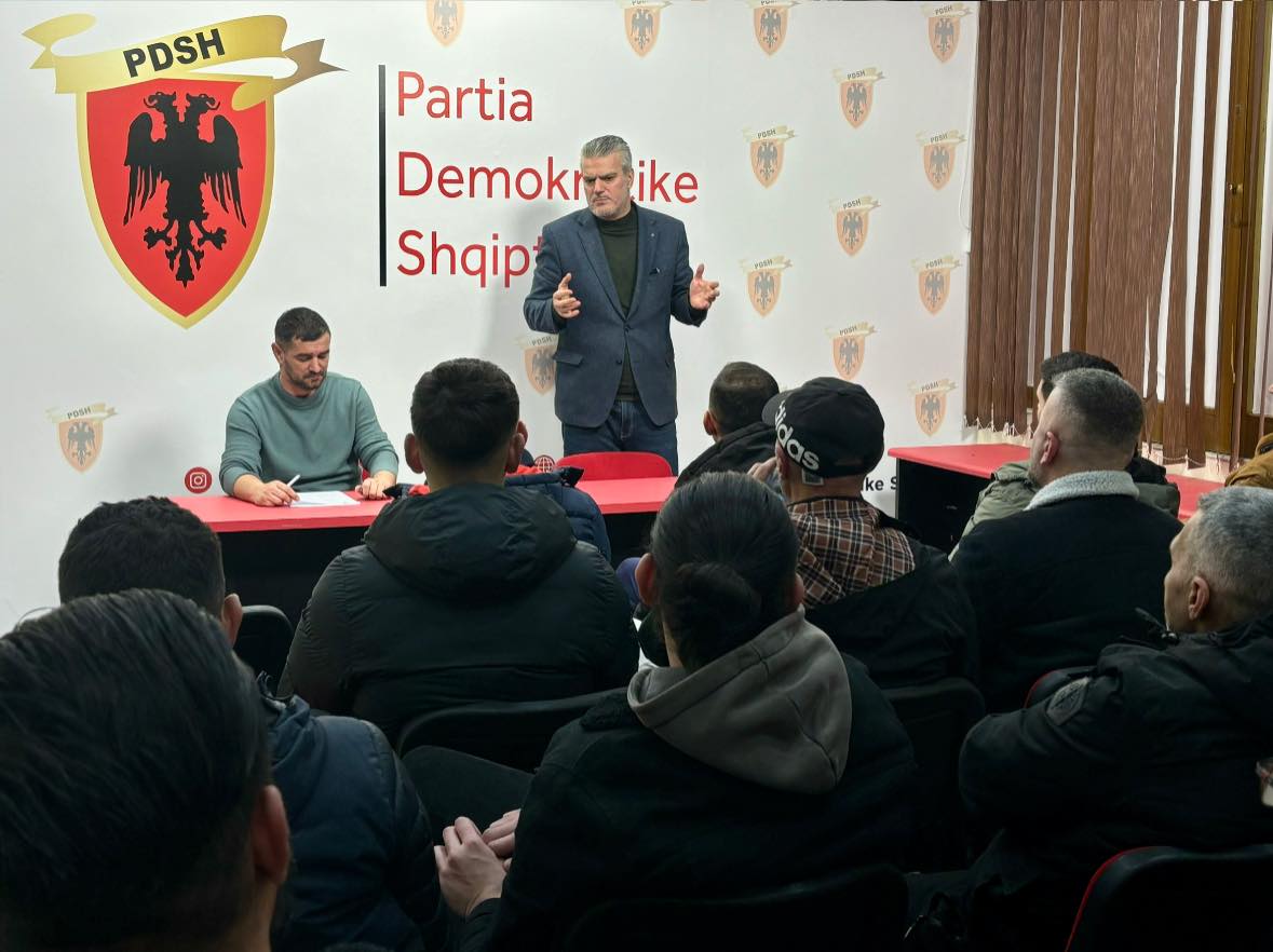 Numër i madh tetovarësh i bashkohen PDSH-së