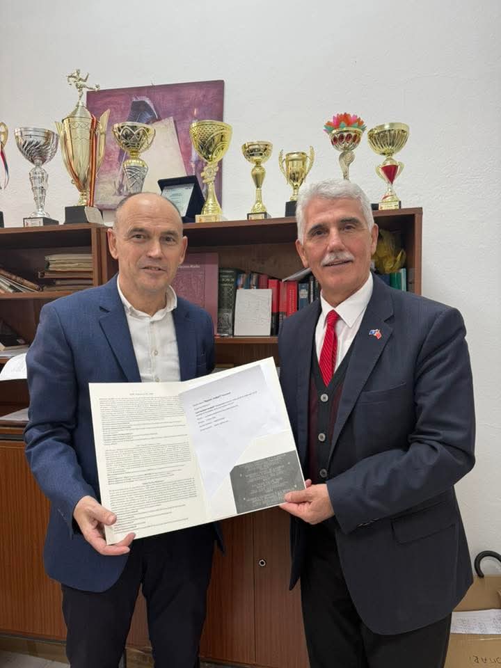 Ebibi: Shkolla jonë pati kënaqësinë të mirëpres Kryetarin e Shoqatës Kulturore “Kosova, Shqipëria dhe RMV”, Recep Gündüz